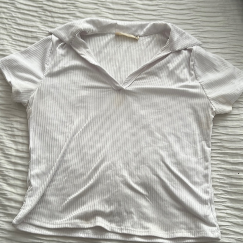White collard tee